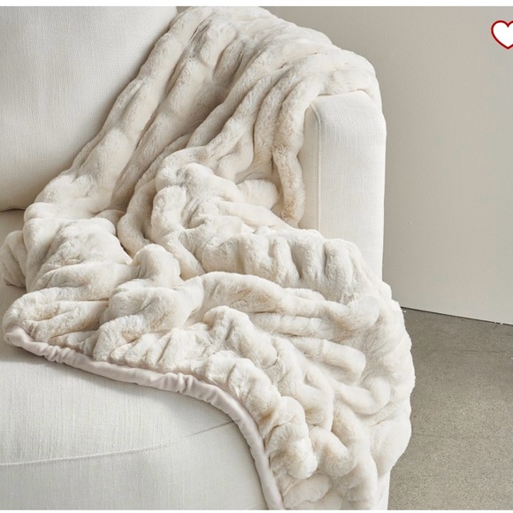 New Pottery Barn Set Ruched Faux Fur Throw & Pillow Cover in Ivory Color - Picture 15 of 16